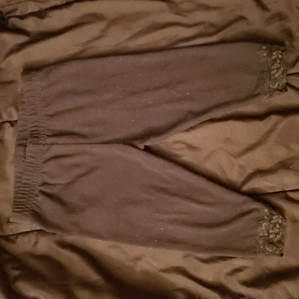 Garanimals Baby Girl Pants With Ruffles at Bottom Size 3-6 Months